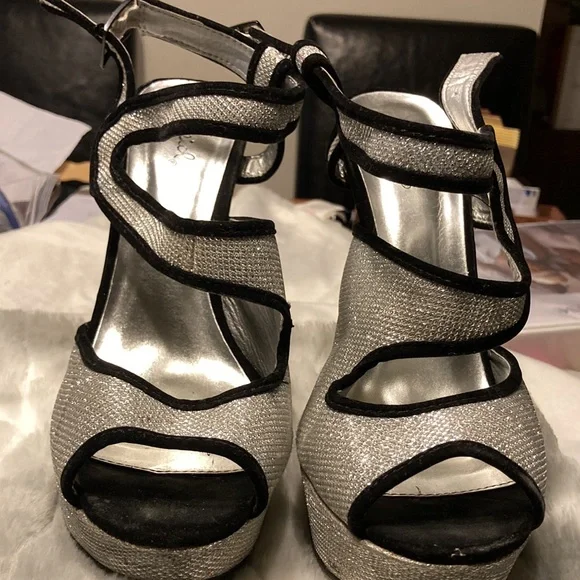 Quipid Shoes -Size10 - Picture 3 of 8